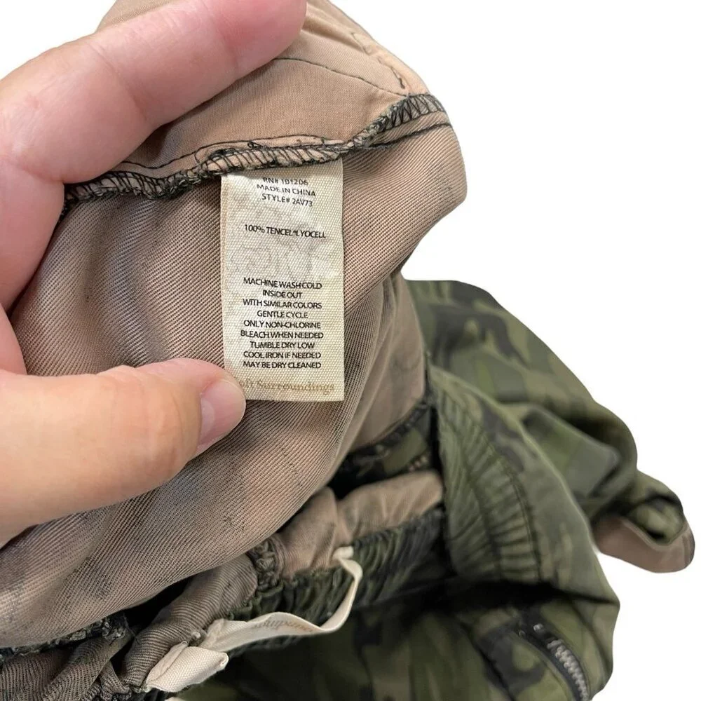 Soft Surroundings Camo Pant Size Medium Tencel Zip Pockets Straight Cuff Leg - Picture 3 of 6